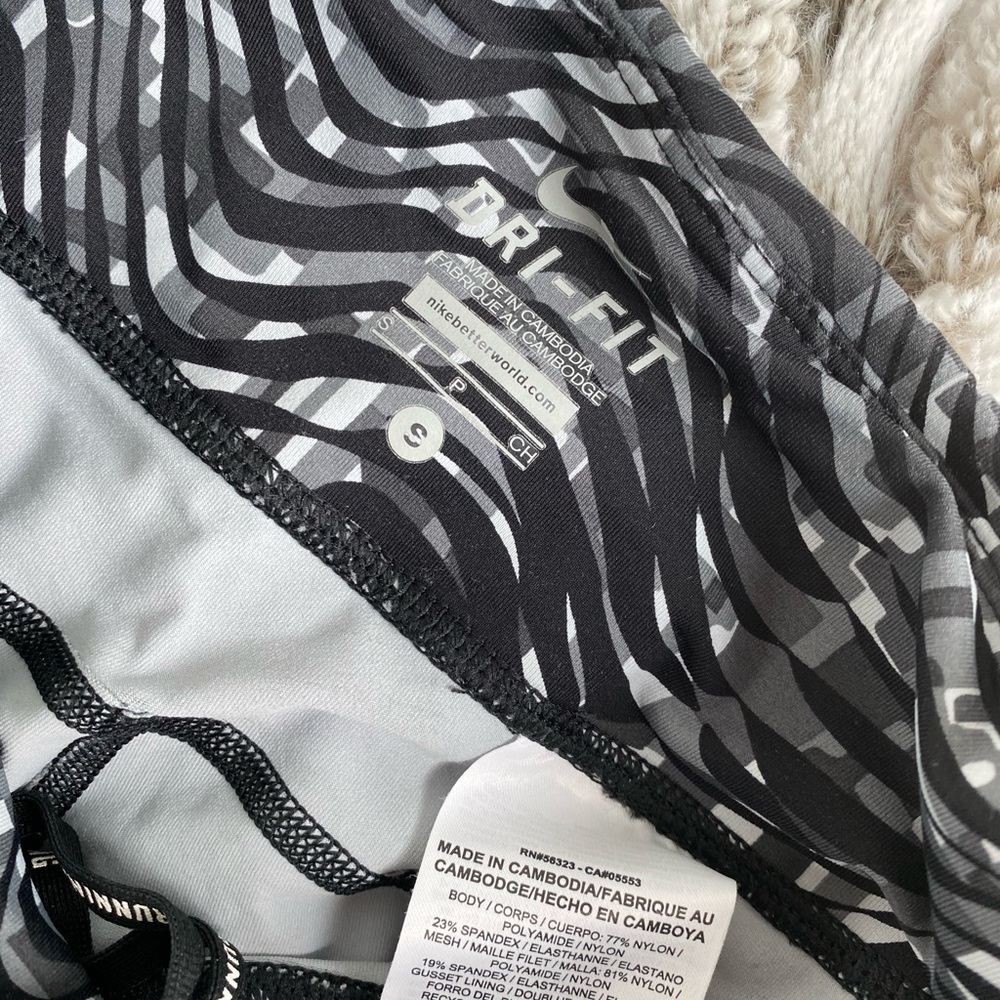 Nike Epic Lux Crop Tights - Picture 6 of 6